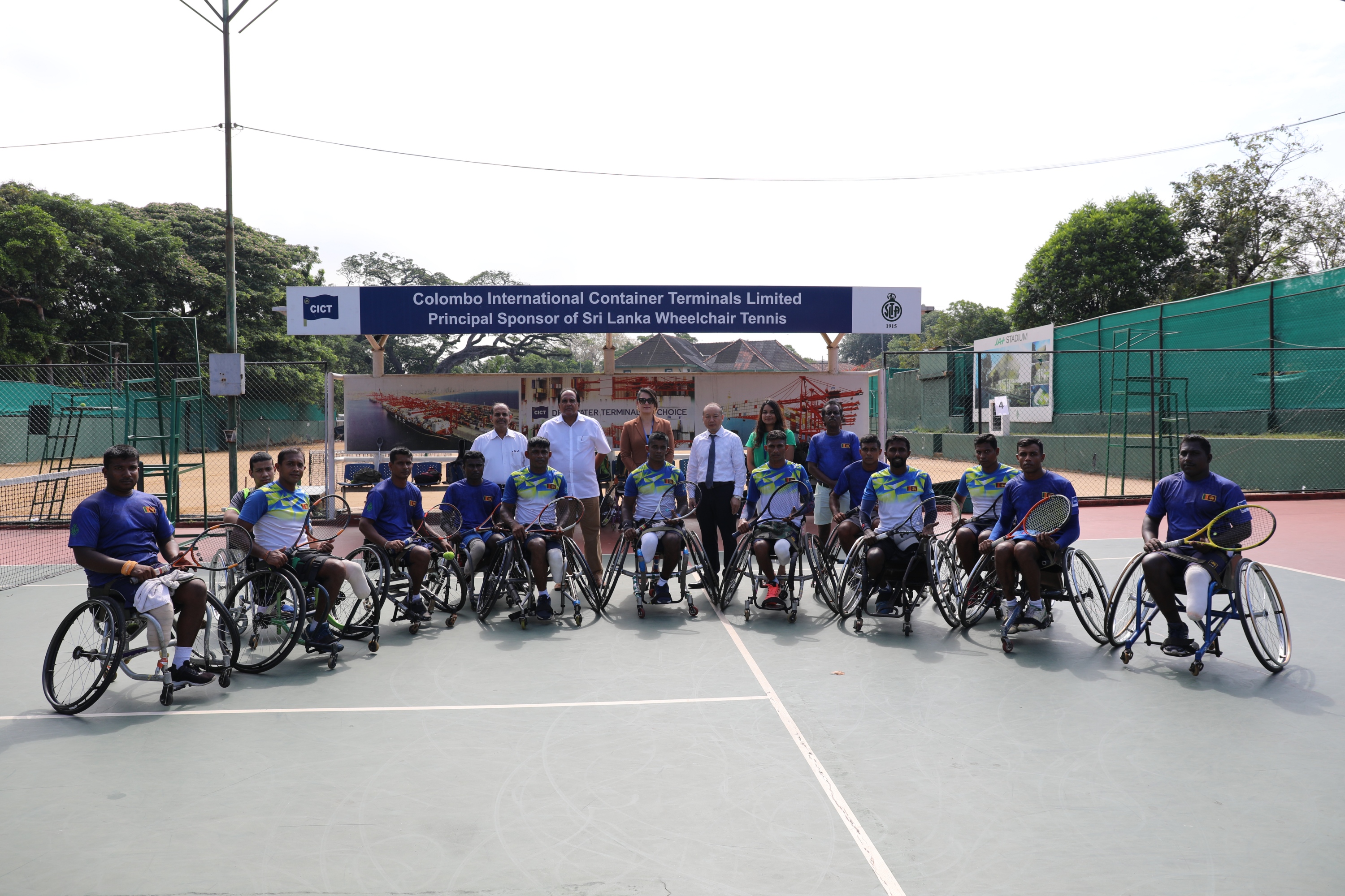 1764816992970127.jpg 斯里兰卡轮椅网球大合照(1).jpg